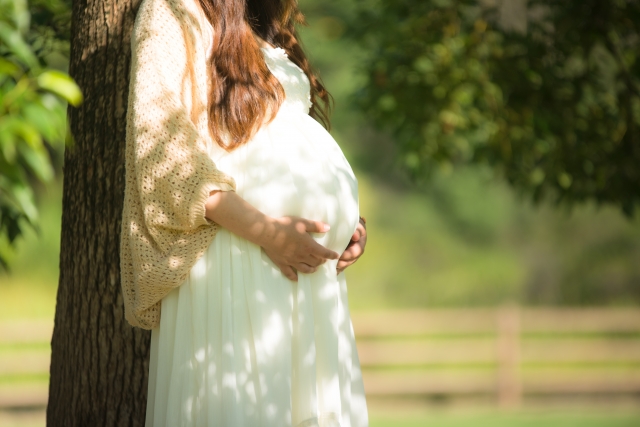 横向きの妊婦