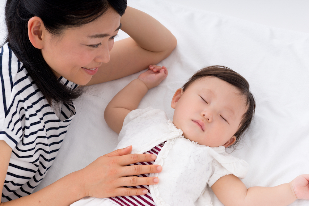 授乳時や赤ちゃんの夜泣き対策に便利 卓上ライトの選び方とおすすめ5選 トモママ トモママ 授乳時や赤ちゃんの夜泣き対策に便利 卓上ライトの選び方とおすすめ5選 トモママ トモママ