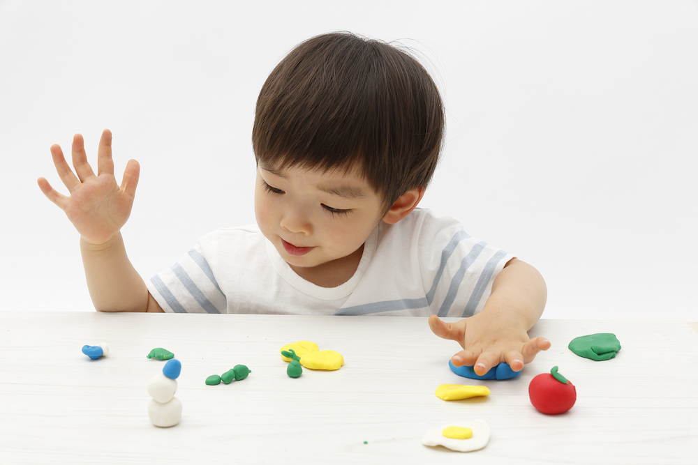 粘土遊びで指先や手のひらの成長を 楽しく遊んで学べるおすすめ粘土5選 トモママ トモママ