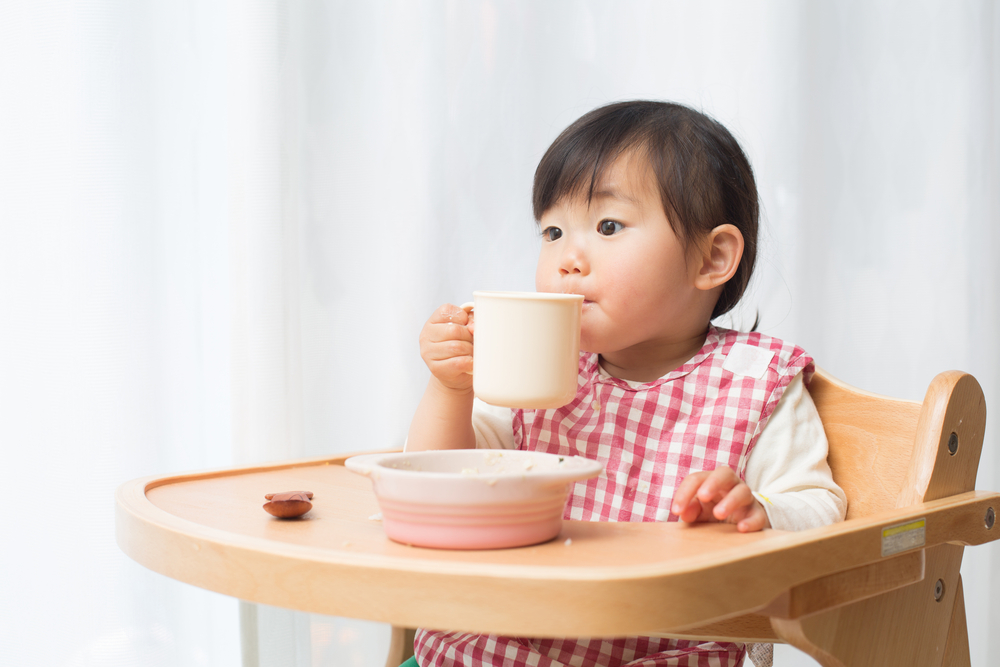 赤ちゃんが飲むのに便利なベビー用マグカップ おすすめ5選はこちら トモママ トモママ